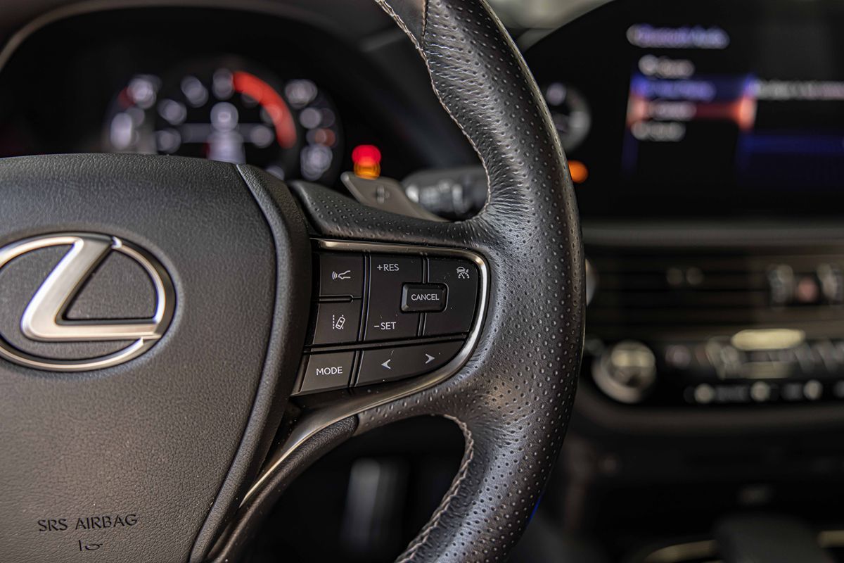 2022 LEXUS LS - Image 27