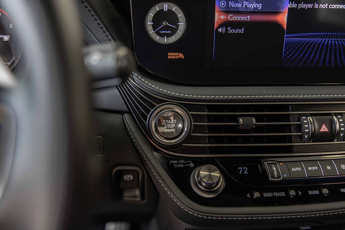 2022 LEXUS LS - Image 28