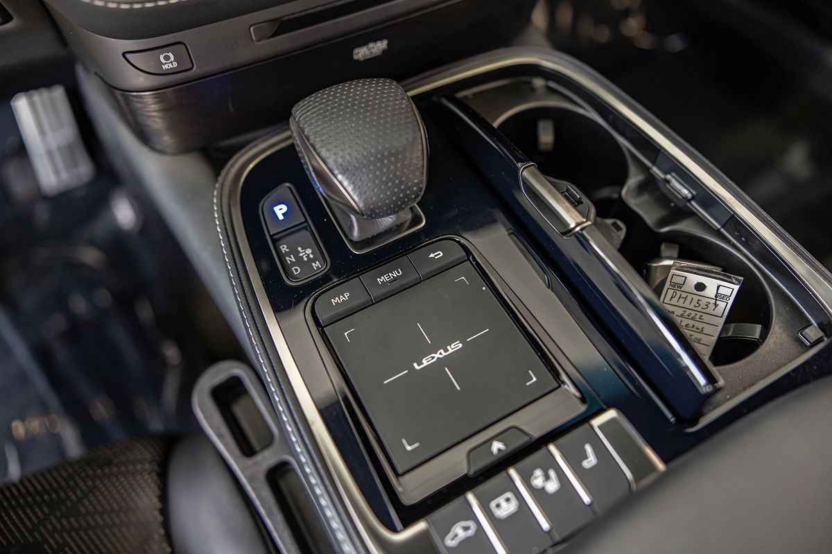 2022 LEXUS LS - Image 31