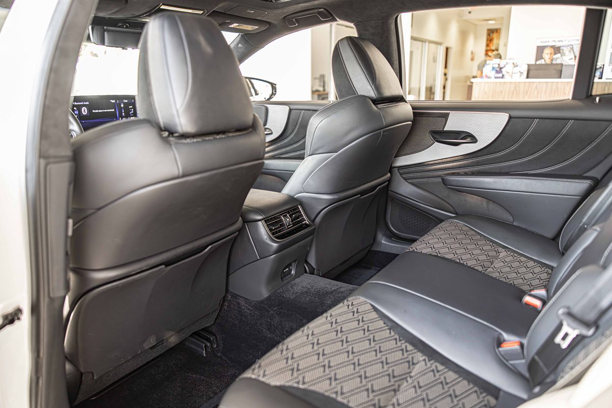 2022 LEXUS LS - Image 35