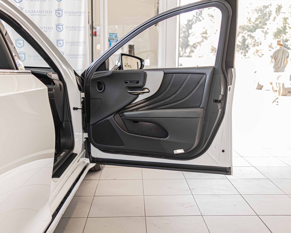 2022 LEXUS LS - Image 42