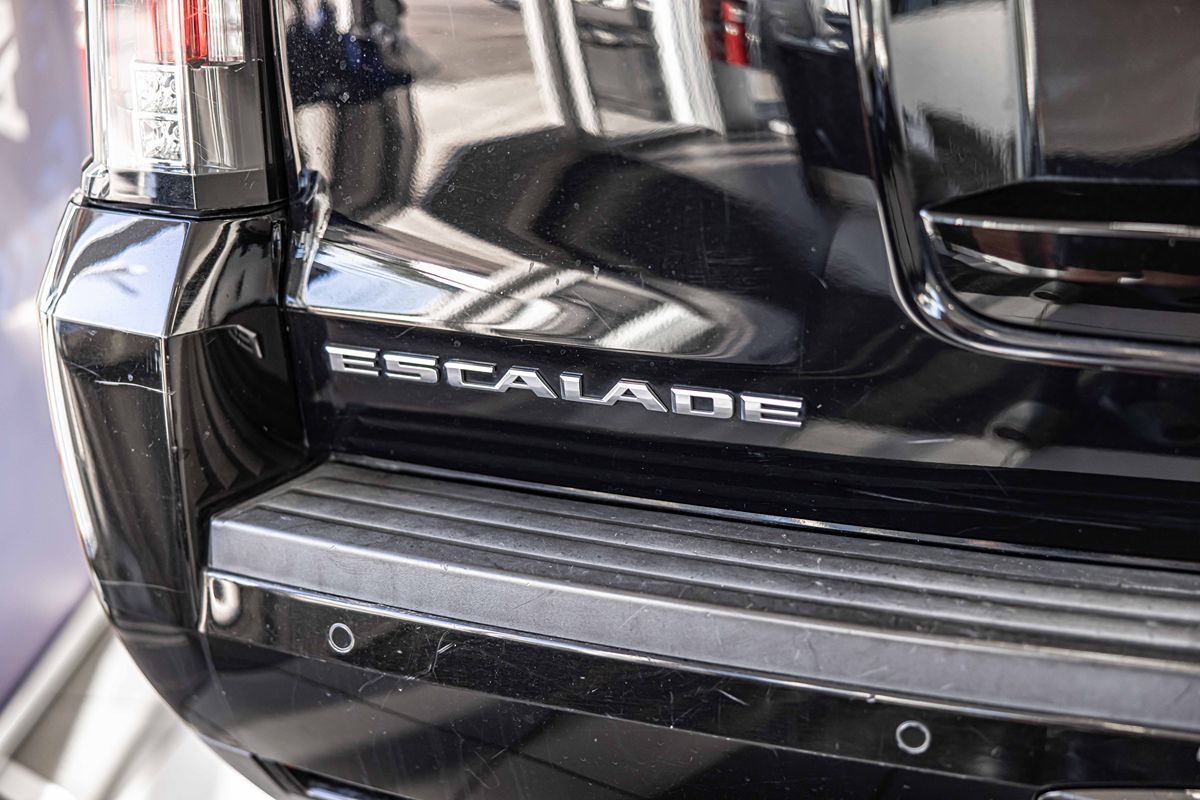 2016 CADILLAC ESCALADE - Image 17