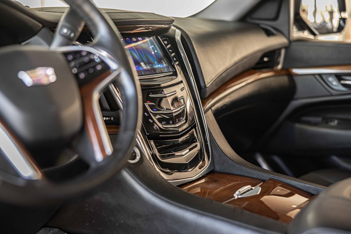 2016 CADILLAC ESCALADE - Image 25