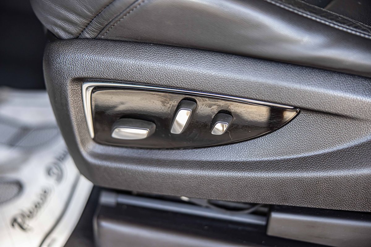 2016 CADILLAC ESCALADE - Image 26