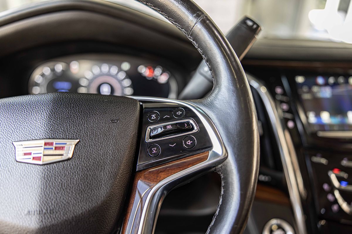 2016 CADILLAC ESCALADE - Image 29