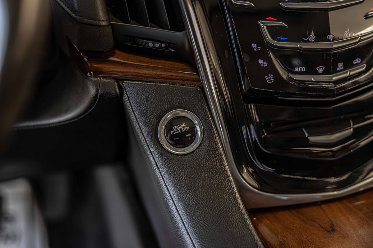 2016 CADILLAC ESCALADE - Image 30