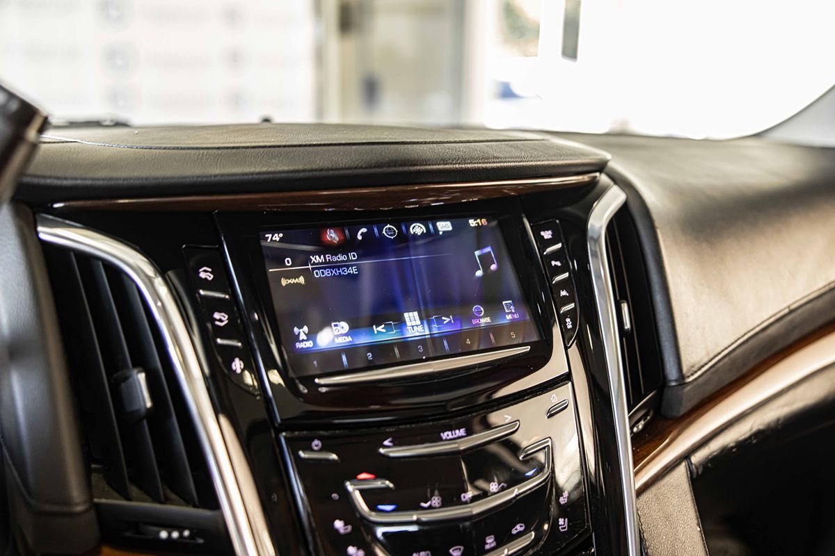 2016 CADILLAC ESCALADE - Image 31