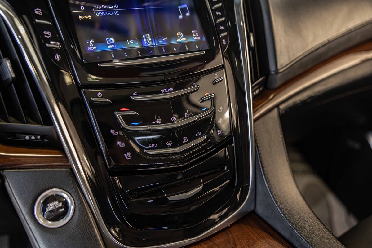 2016 CADILLAC ESCALADE - Image 32