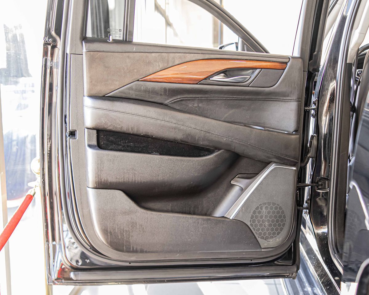 2016 CADILLAC ESCALADE - Image 36