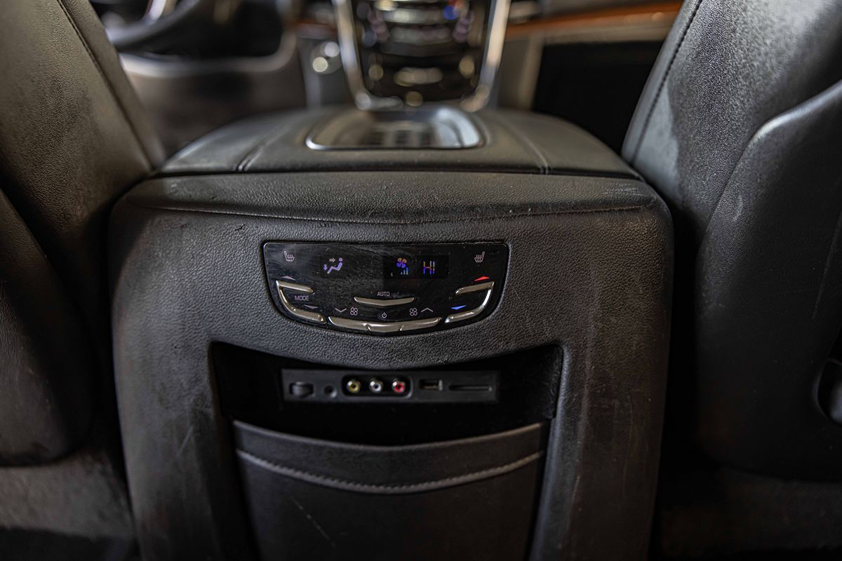 2016 CADILLAC ESCALADE - Image 37