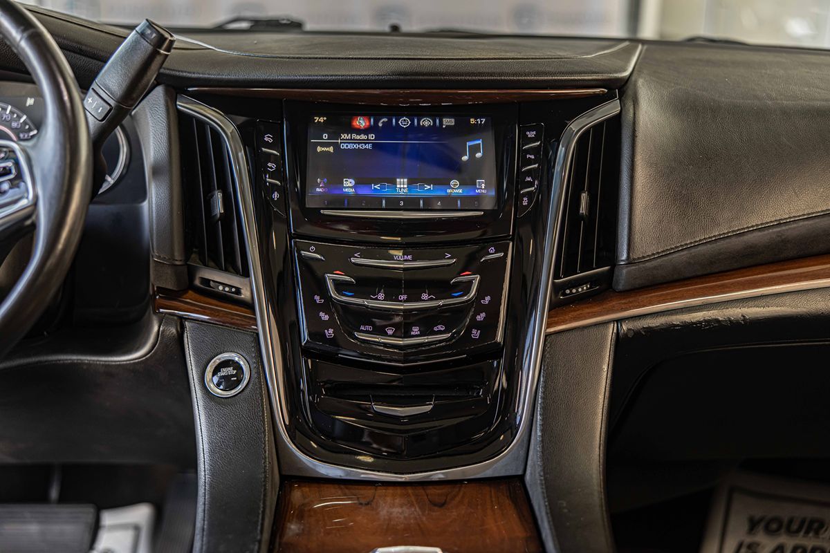 2016 CADILLAC ESCALADE - Image 40