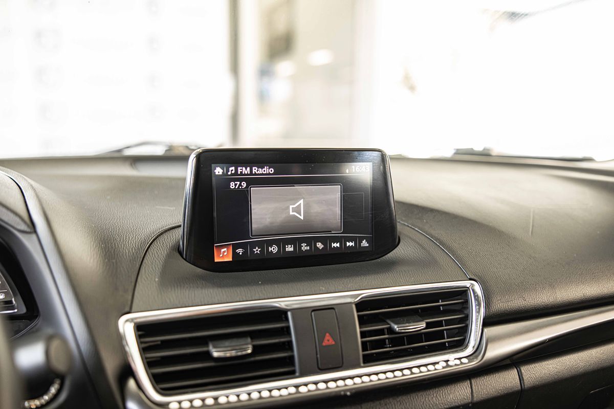 2017 MAZDA MAZDA3 - Image 26