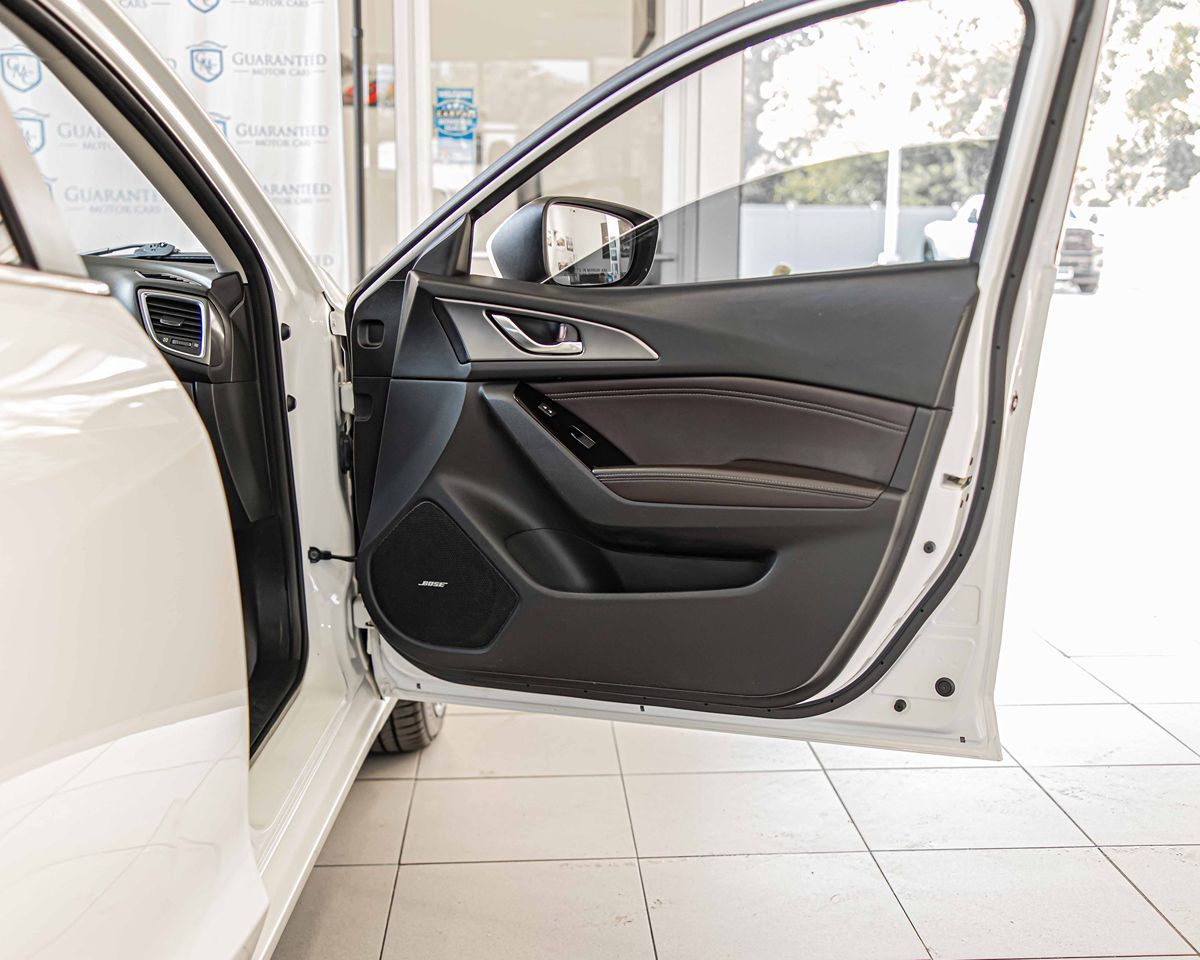 2017 MAZDA MAZDA3 - Image 39