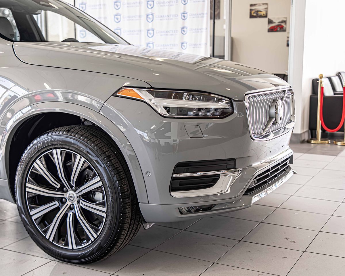 2025 Volvo XC90 Plus photo 2