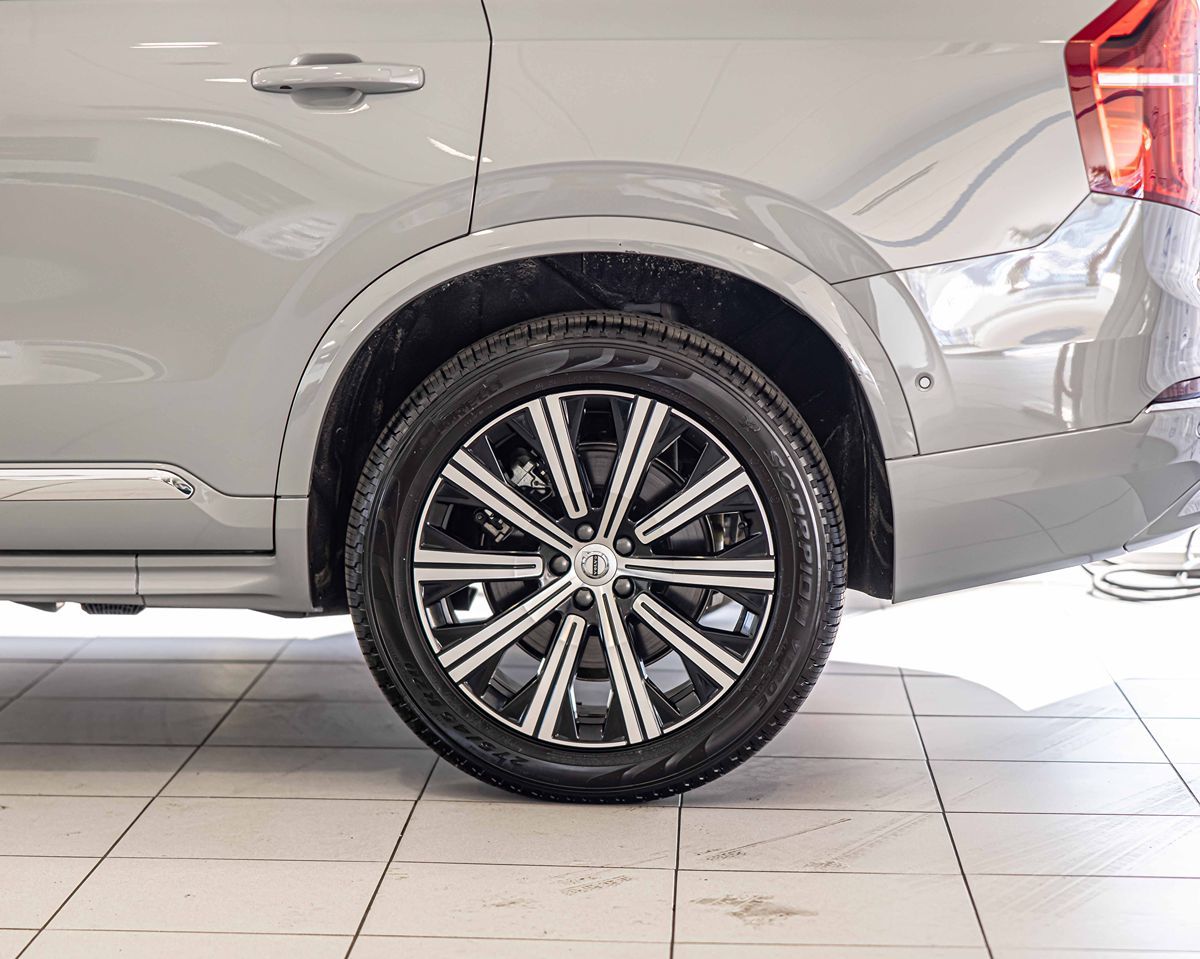 2025 VOLVO XC90 - Image 8