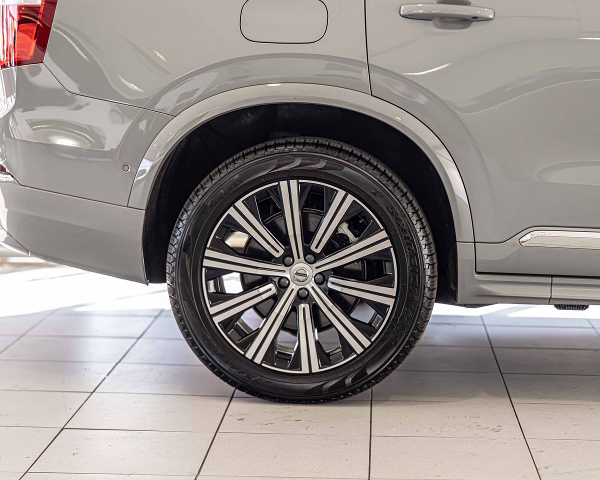 2025 VOLVO XC90 - Image 12