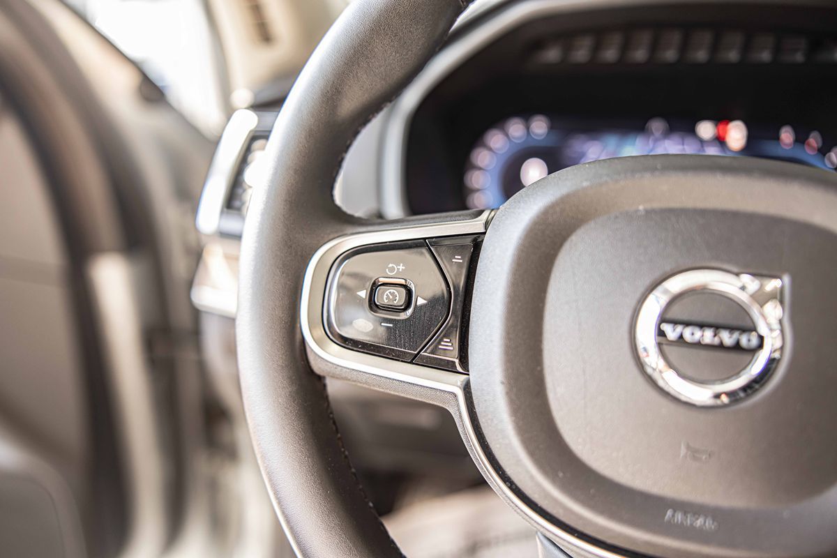 2025 VOLVO XC90 - Image 25