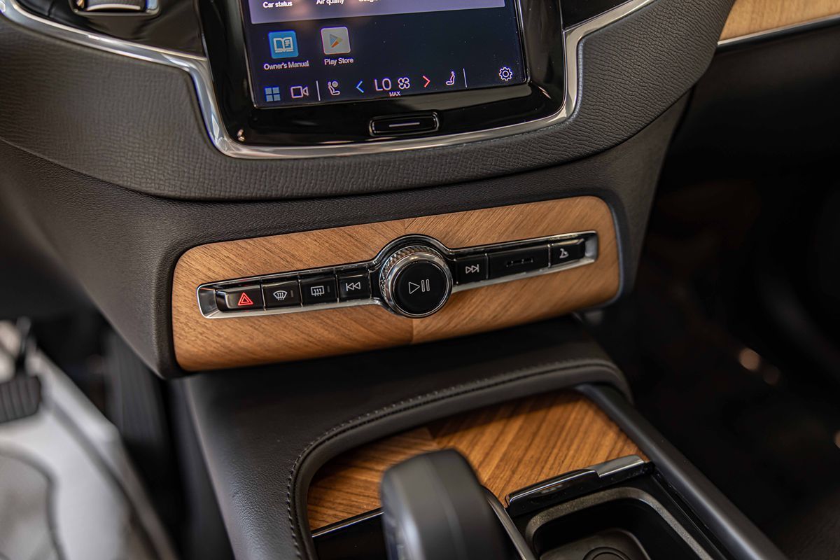 2025 VOLVO XC90 - Image 28