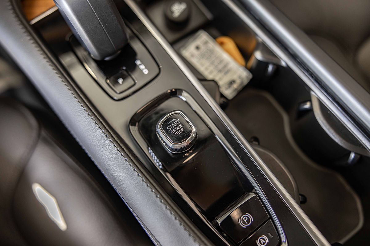 2025 VOLVO XC90 - Image 30