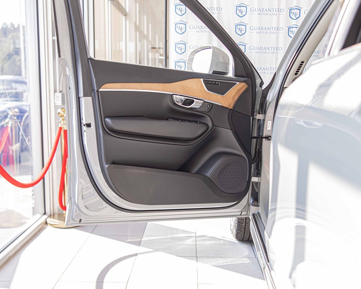 2025 VOLVO XC90 - Image 31