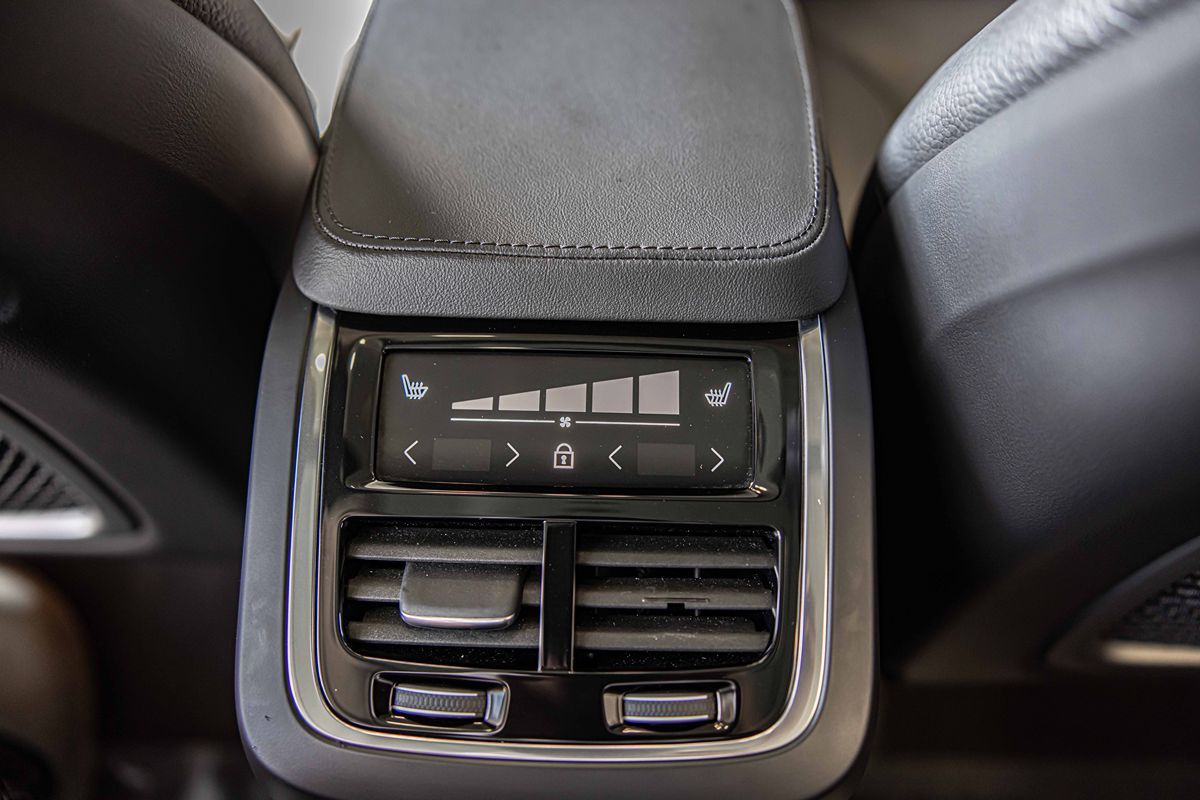 2025 VOLVO XC90 - Image 36