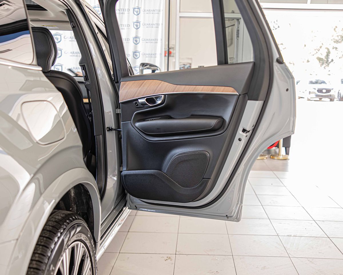 2025 VOLVO XC90 - Image 41