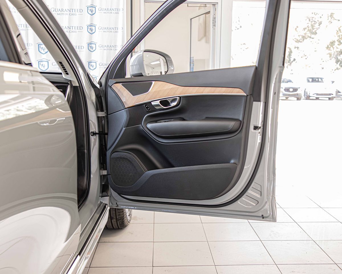 2025 VOLVO XC90 - Image 42
