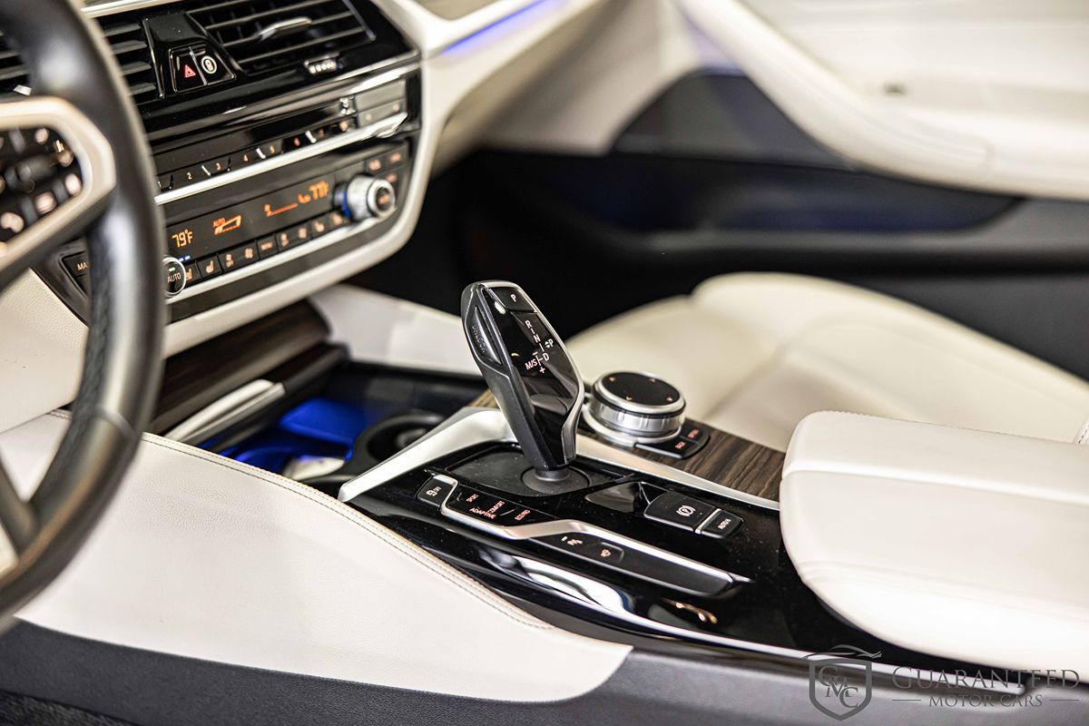 Android Auto MMB Box kurulumu için BMW G30 orta konsol USB port konumu