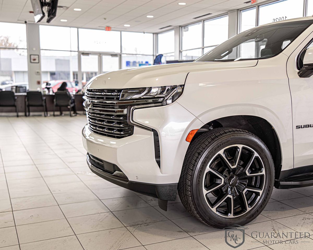 2022 Chevrolet Suburban RST photo 3