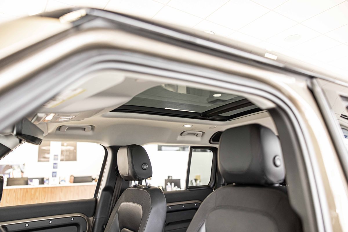 2020 LAND ROVER DEFENDER - Image 19