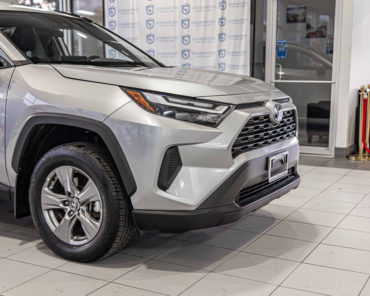2024 Toyota RAV4 Hybrid XLE photo 2