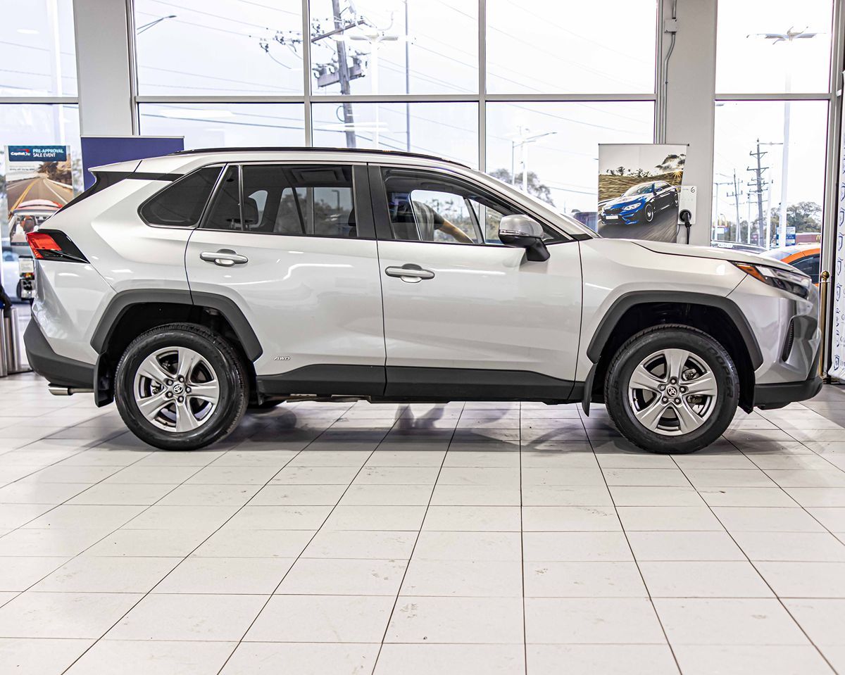 2024 TOYOTA RAV4 - Image 10