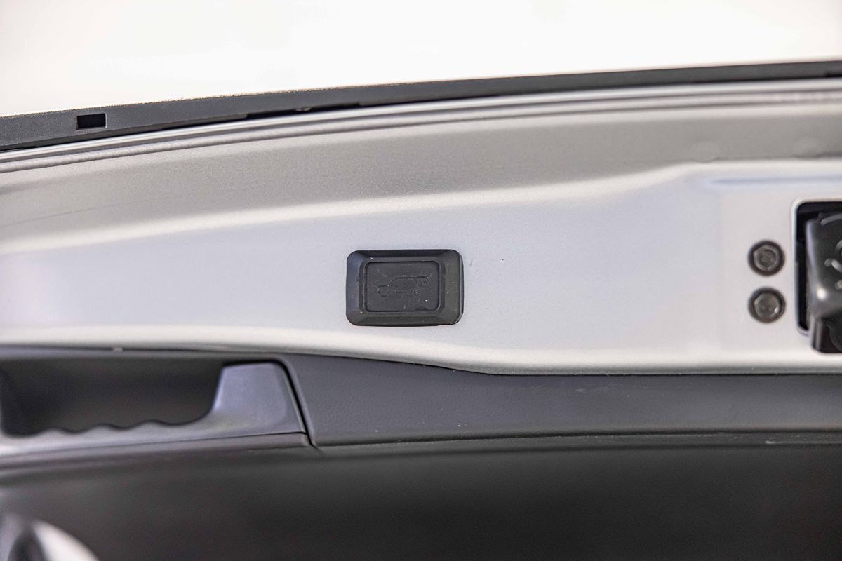 2024 TOYOTA RAV4 - Image 18