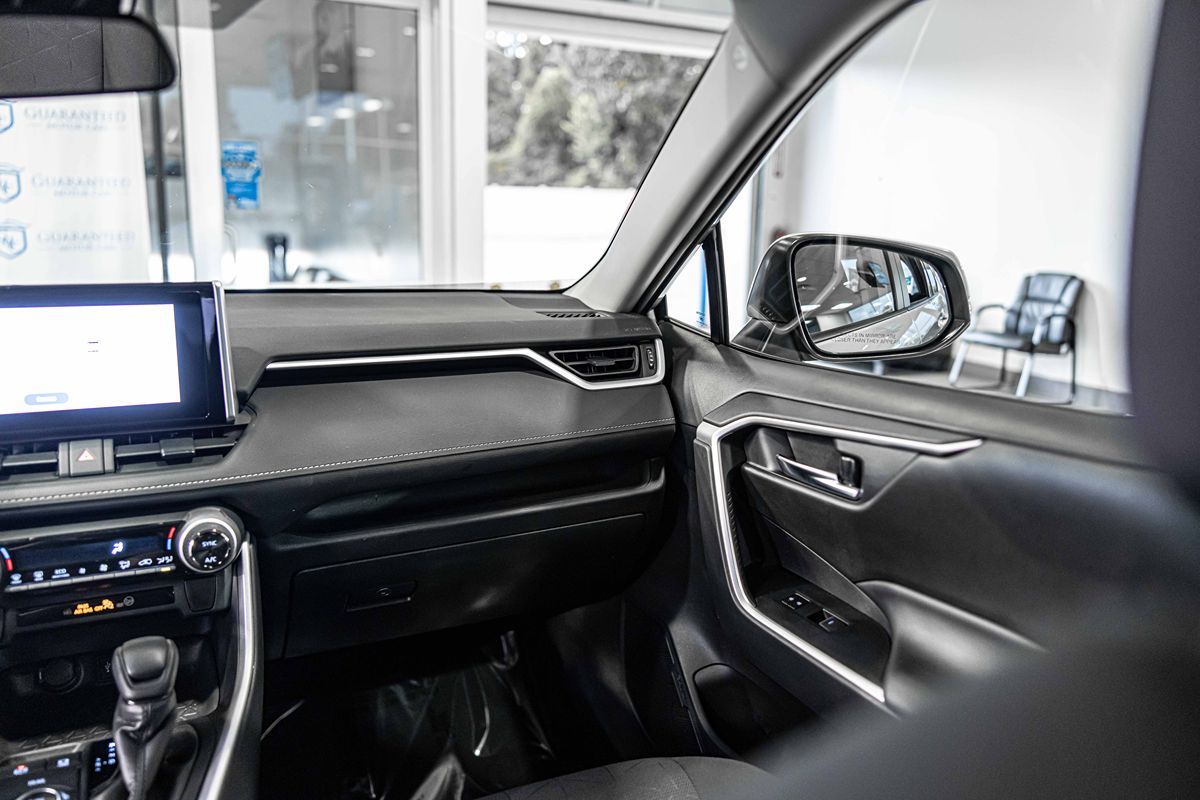 2024 TOYOTA RAV4 - Image 36