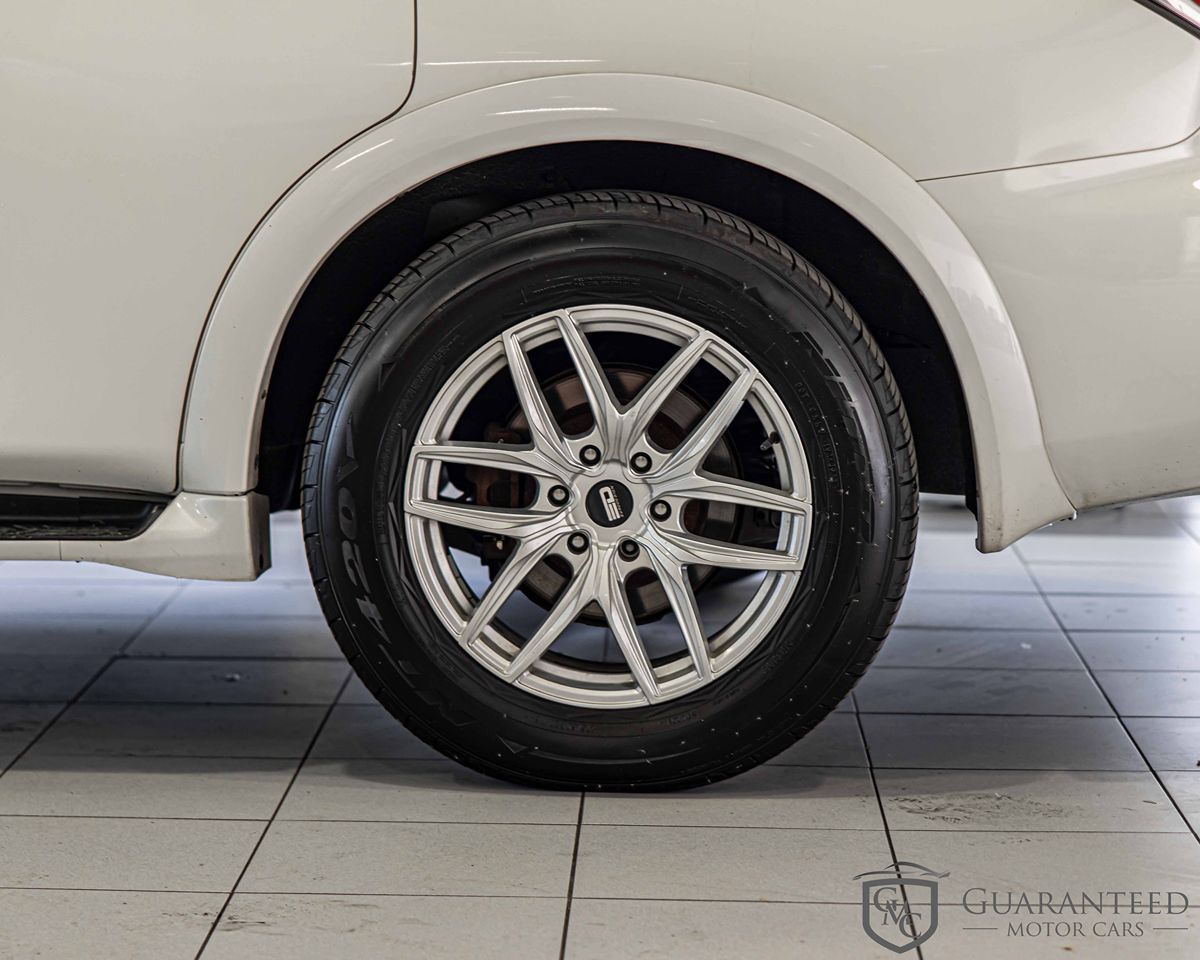 2019 Nissan Armada Platinum photo 2