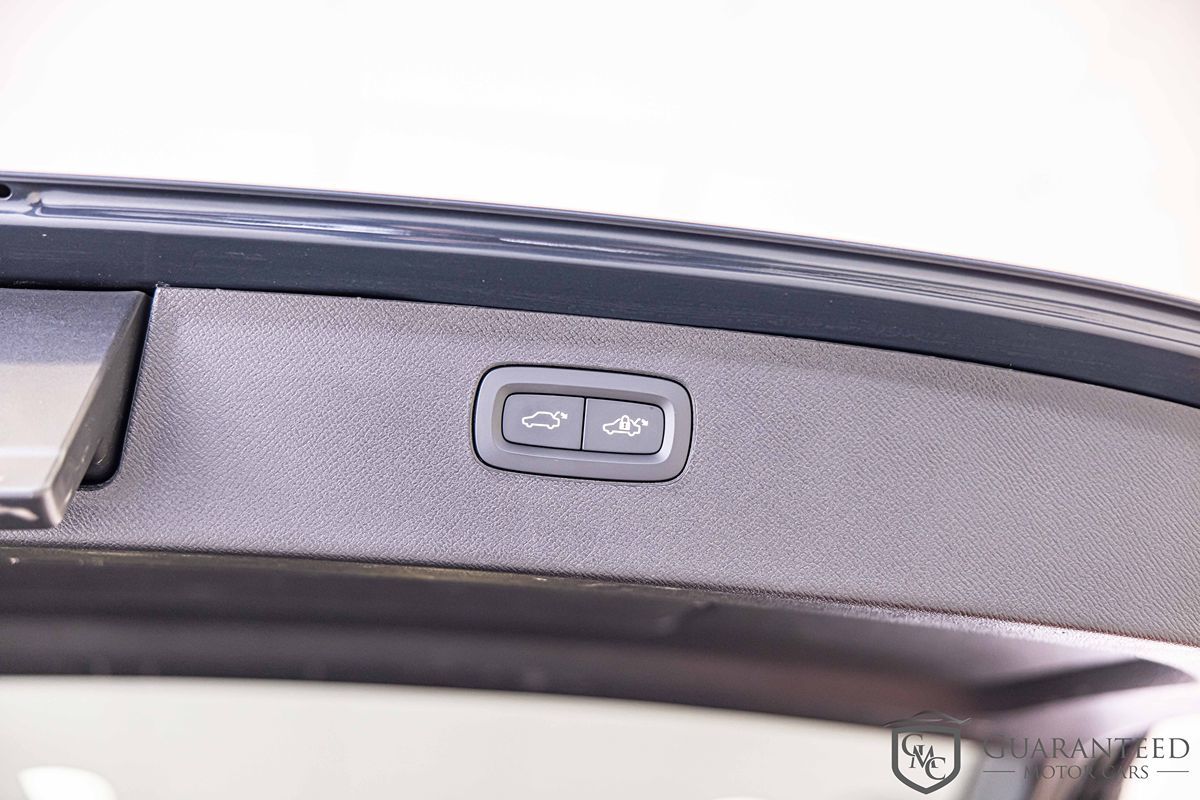 2025 VOLVO XC90 - Image 19