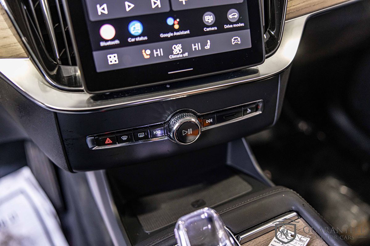 2025 VOLVO XC90 - Image 29