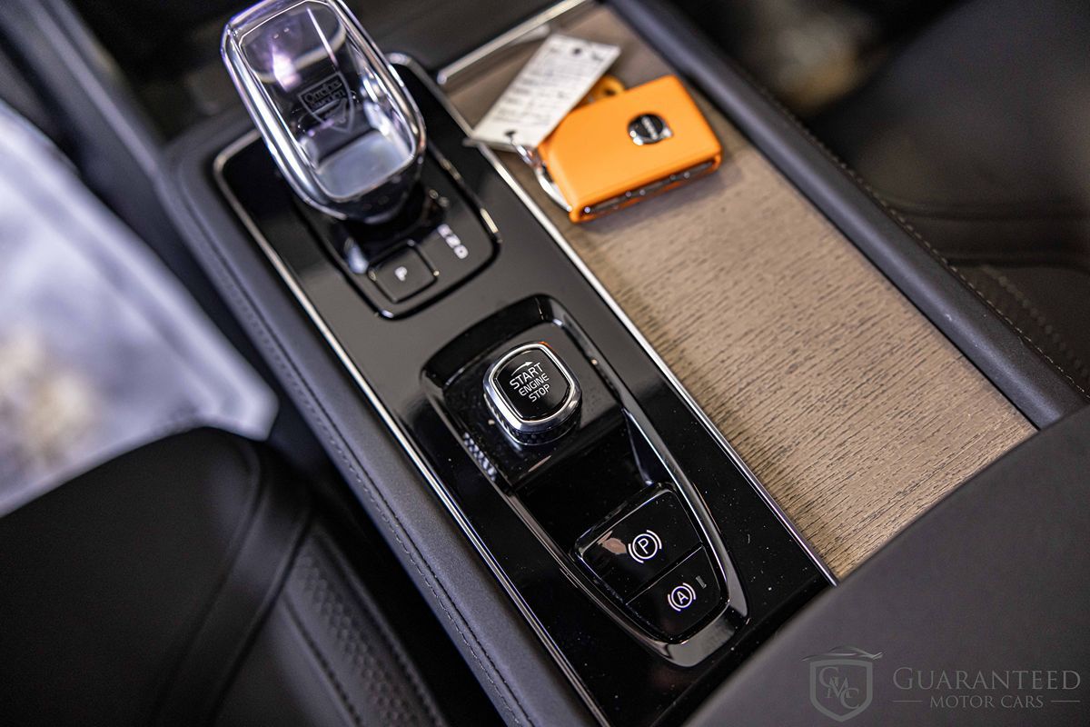 2025 VOLVO XC90 - Image 30