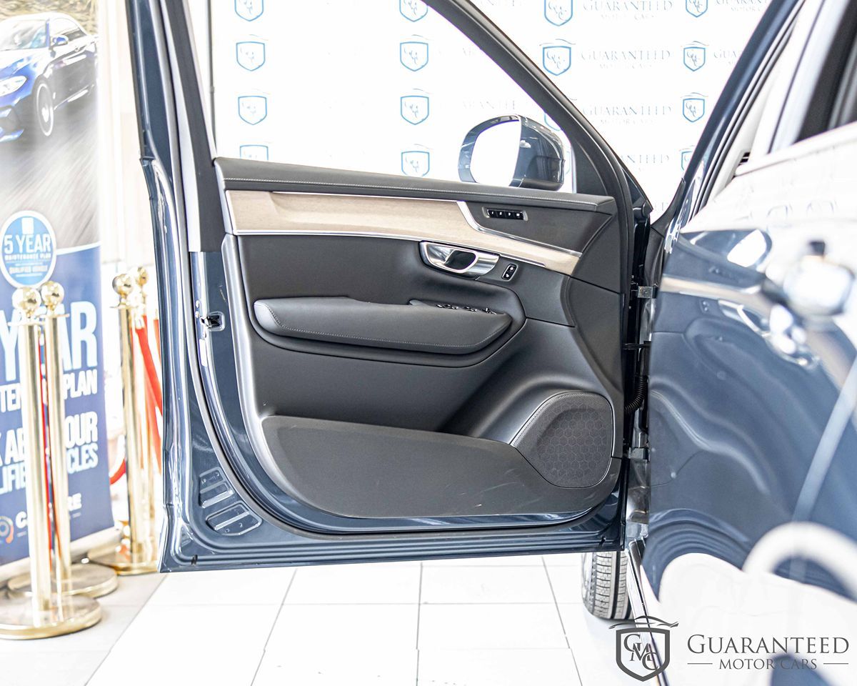 2025 VOLVO XC90 - Image 31