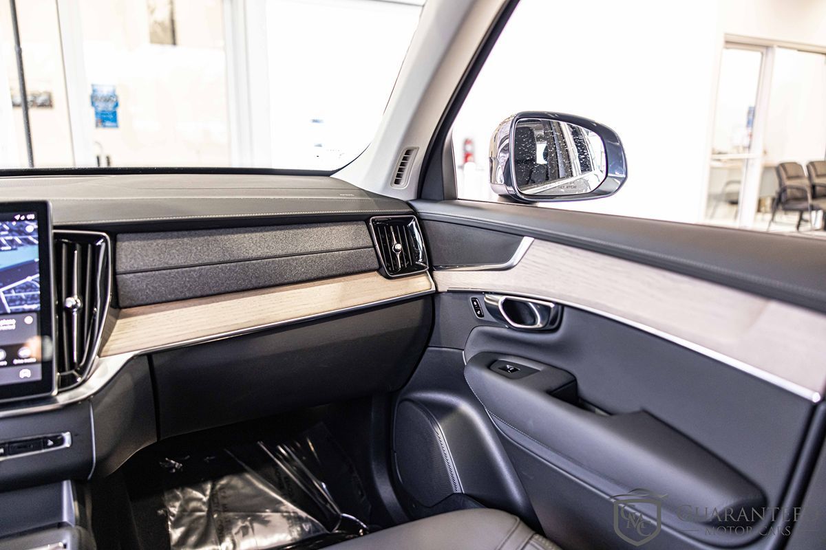 2025 VOLVO XC90 - Image 40