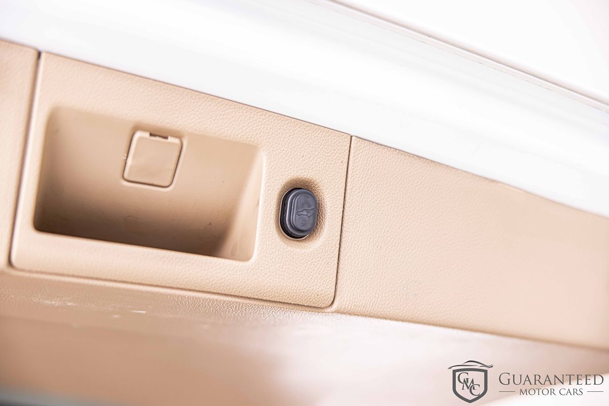 2019 CADILLAC ESCALADE ESV - Image 18