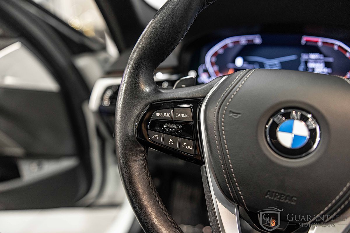 2022 BMW 530I - Image 27