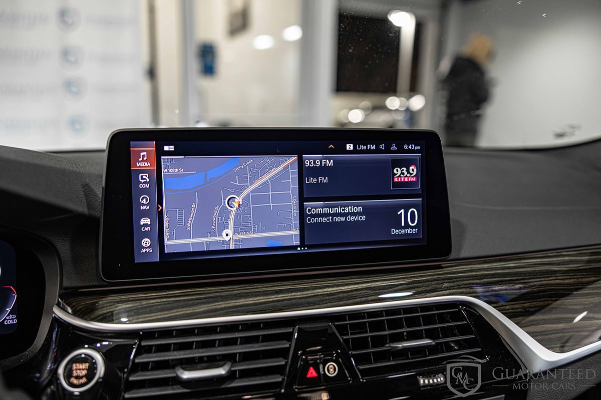 2022 BMW 530I - Image 29