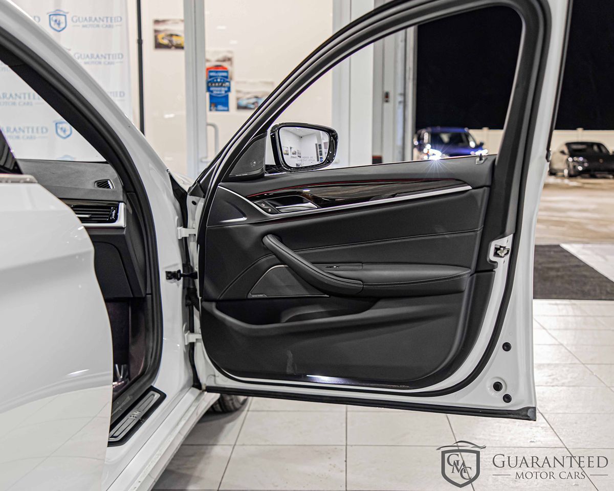 2022 BMW 530I - Image 44