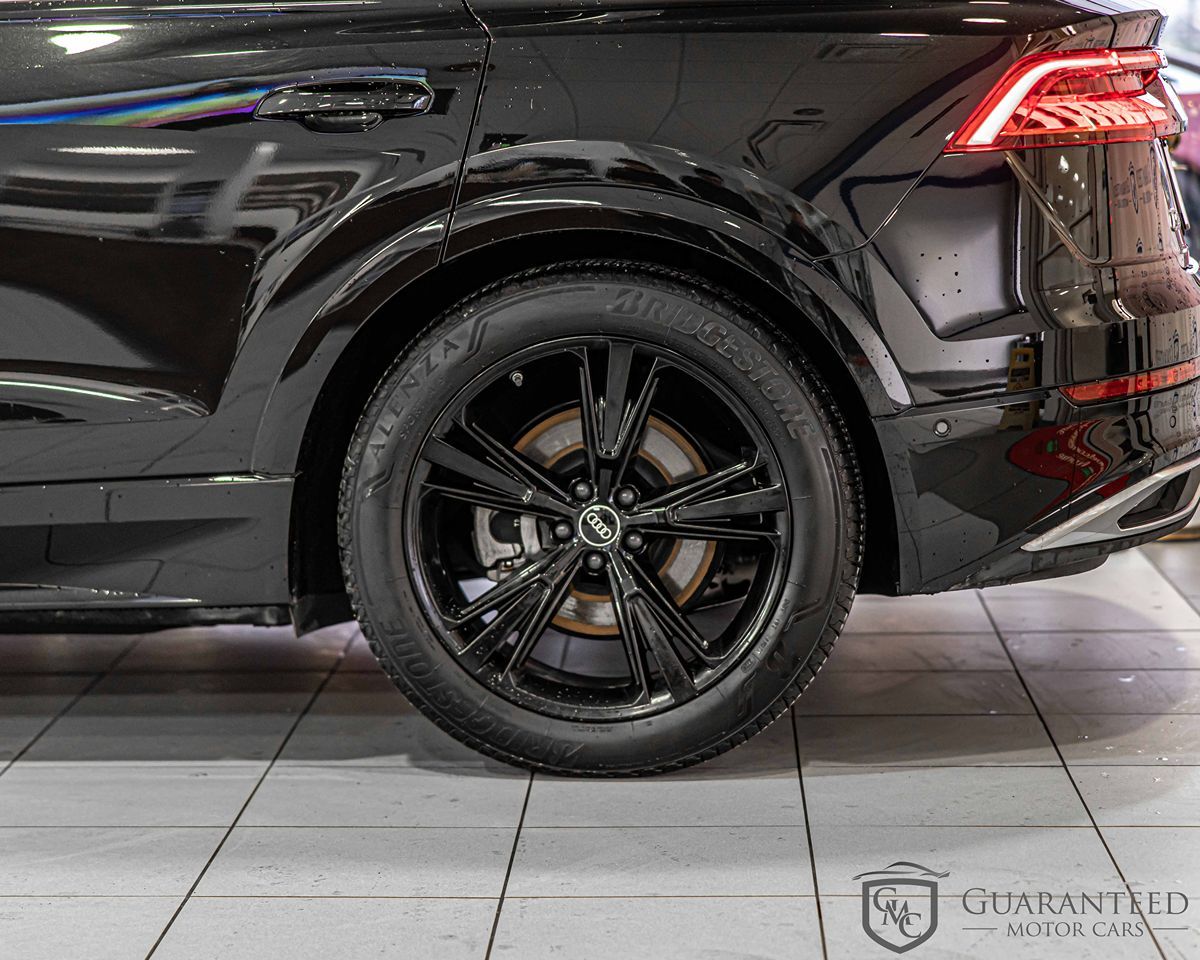 2023 AUDI Q8 - Image 8
