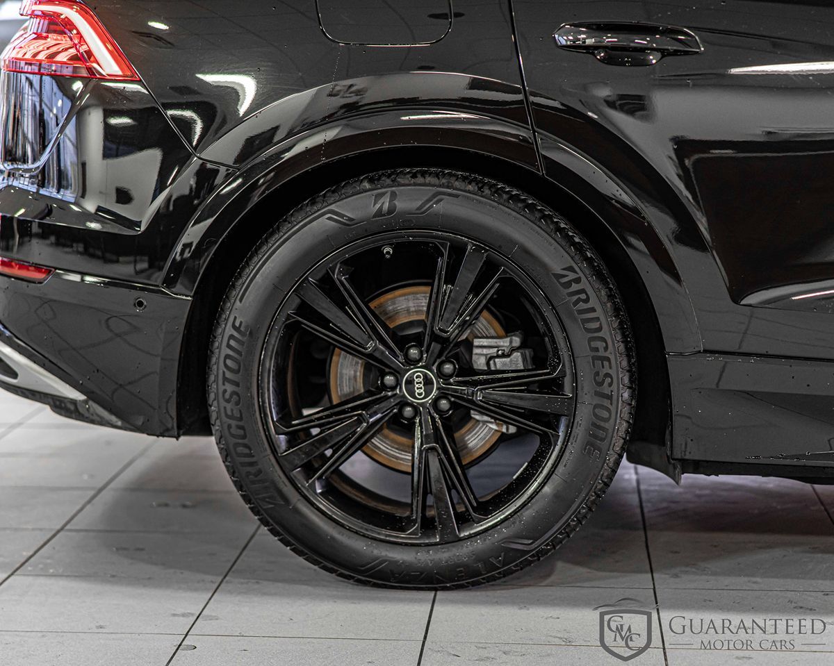 2023 AUDI Q8 - Image 12