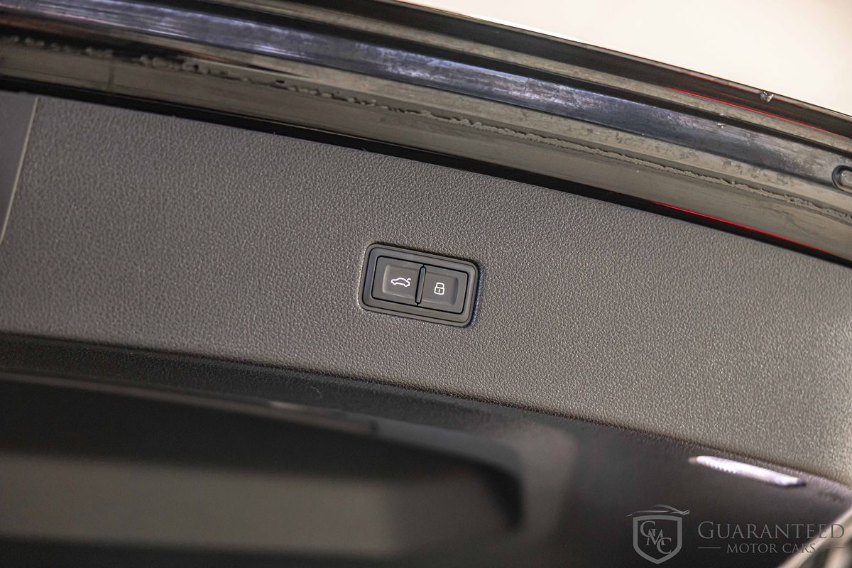 2023 AUDI Q8 - Image 19