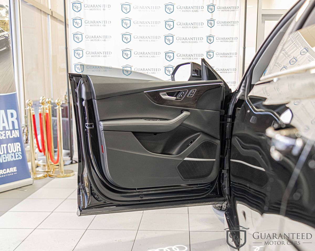 2023 AUDI Q8 - Image 32