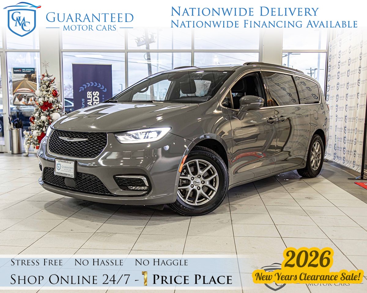 2022 Chrysler Pacifica Touring's photo