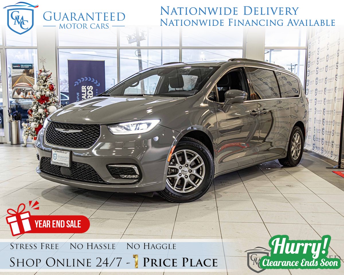 2022 Chrysler Pacifica Touring's photo